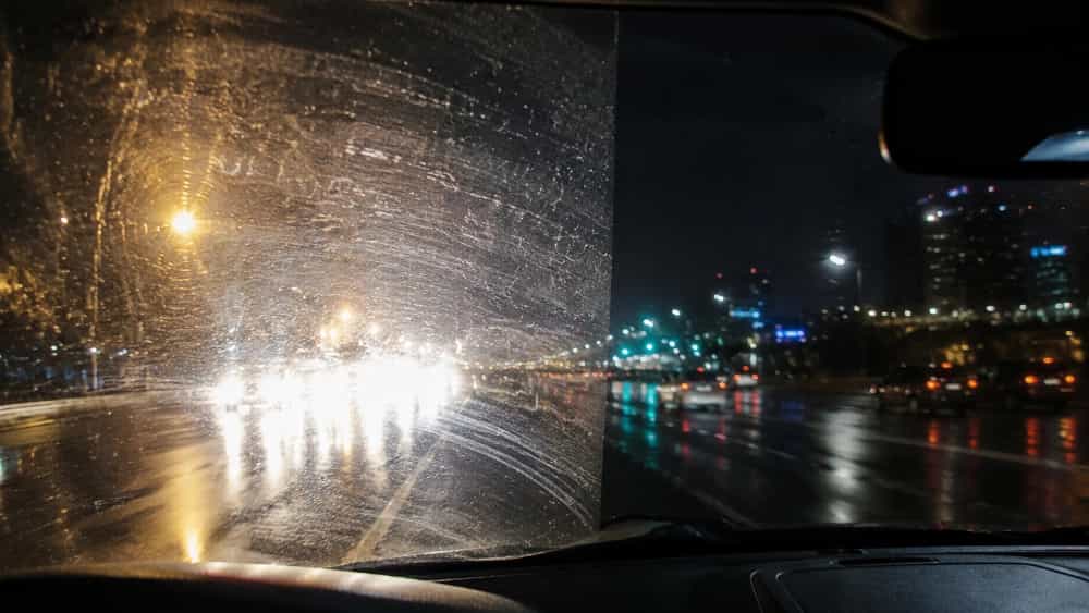 رفع پخش نور از روی شیشه جلو خودرو در اصفهان